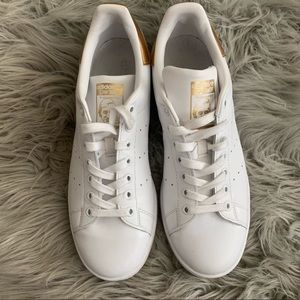 Stan Smith - White and Metallic Gold Adidas